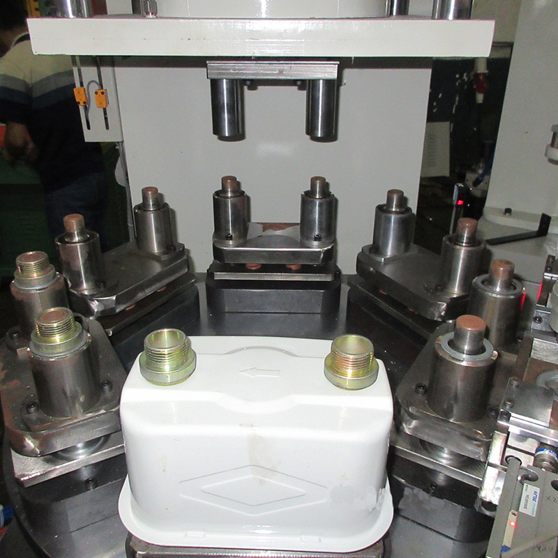 全自動(dòng)四柱沖壓機(jī)